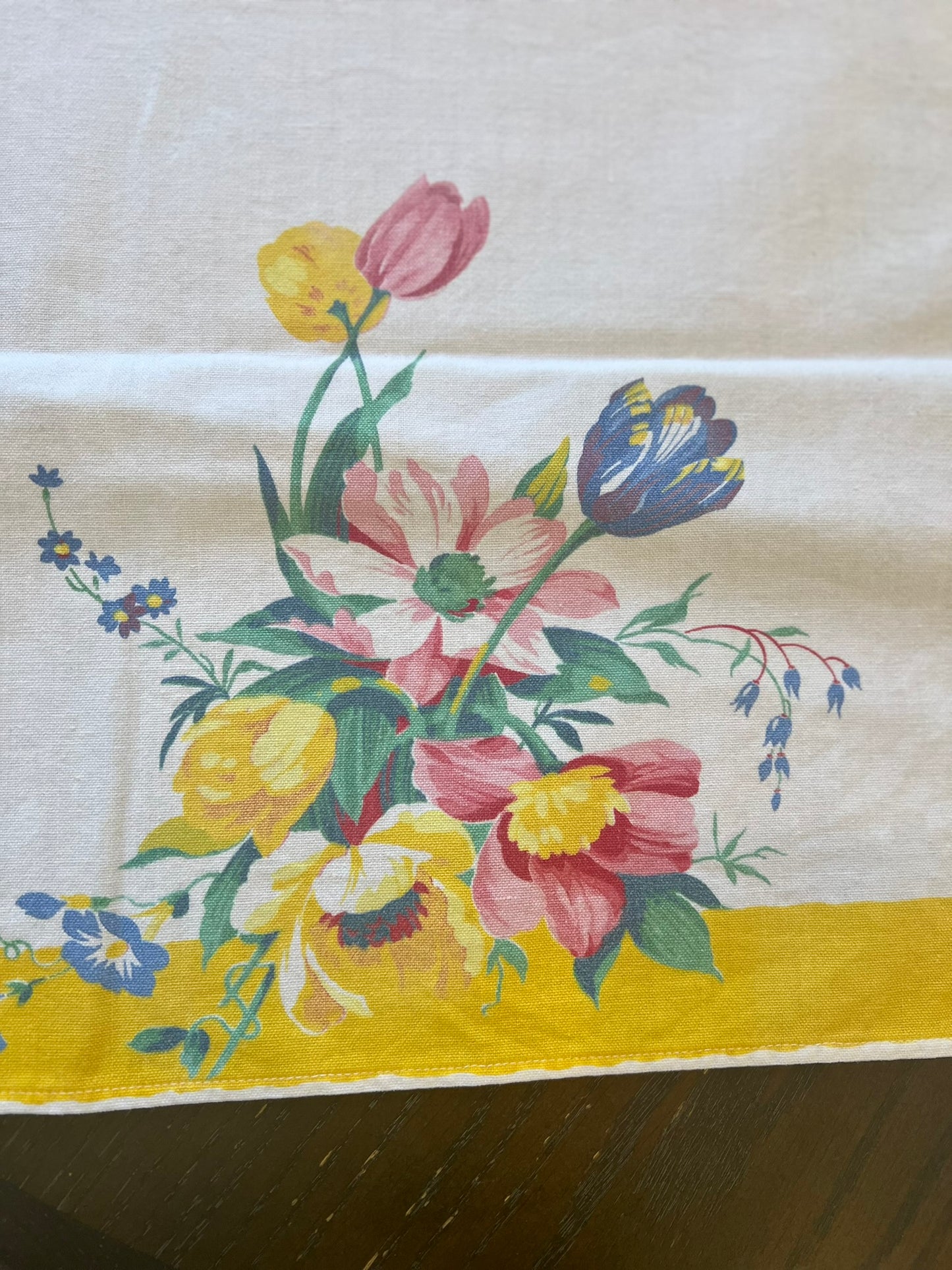 KB Vintage Floral Cotton Centerpiece