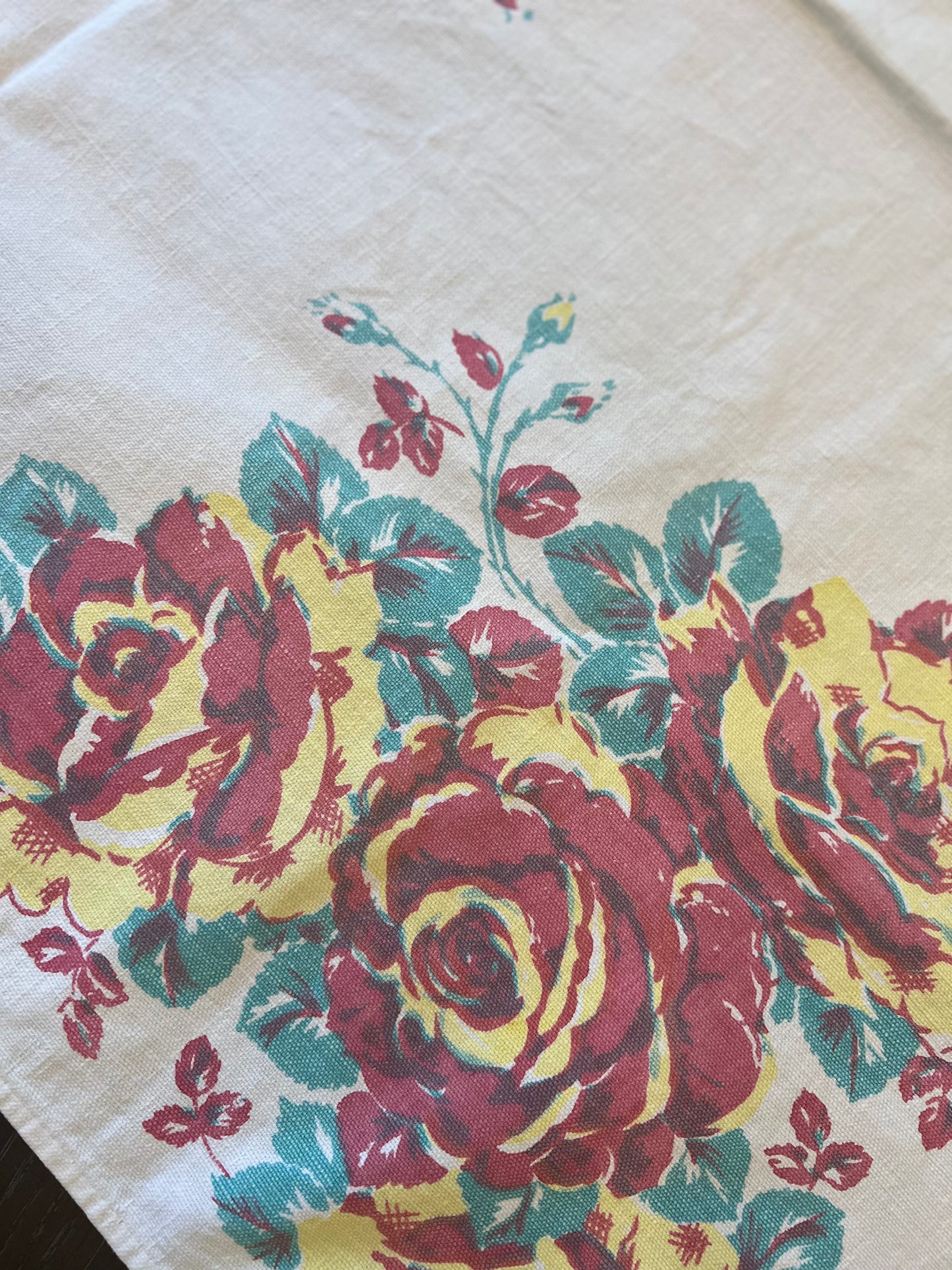 KB Vintage Floral Tablecloth – Rose Garland