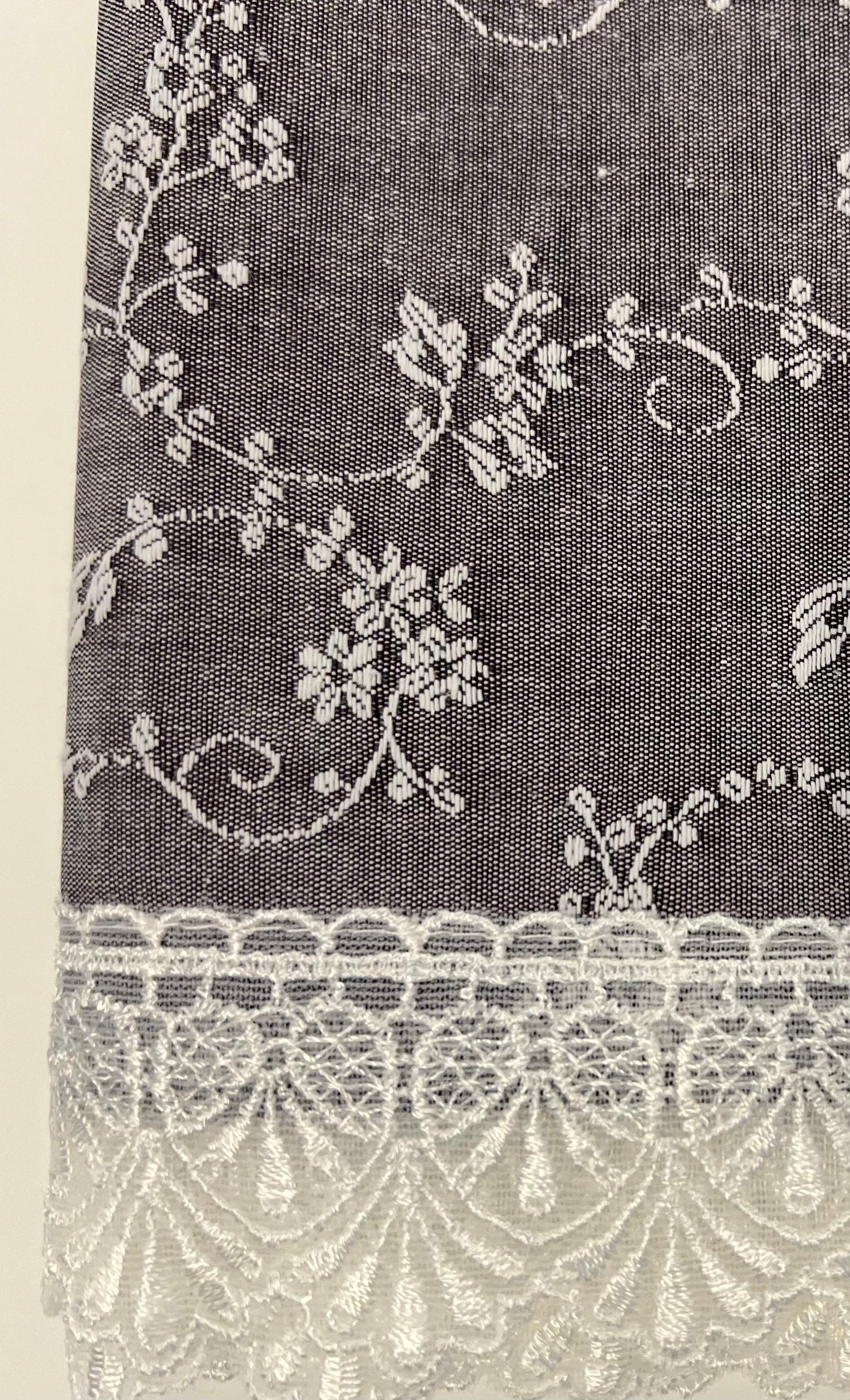 Augusta Lace Tablecloth - Manor