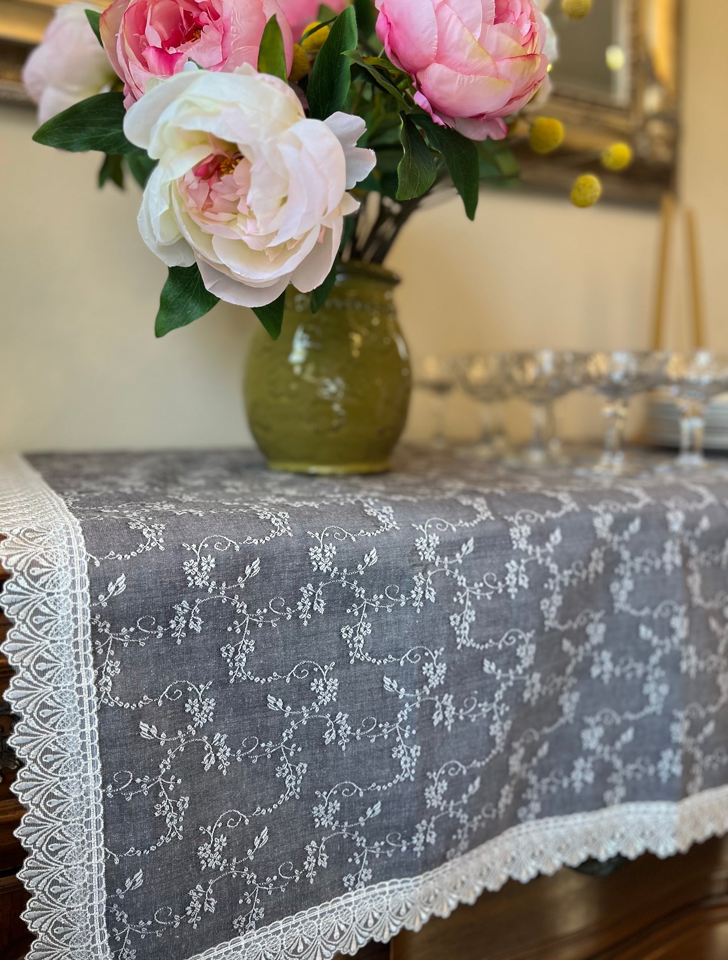 Augusta Lace Tablecloth - Manor